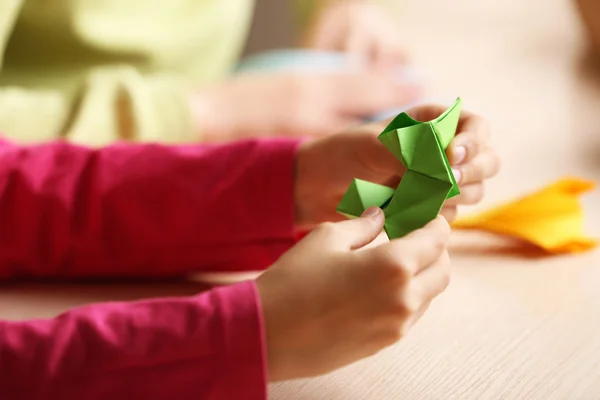 Kinderen maken van de zwaan — Stockfoto