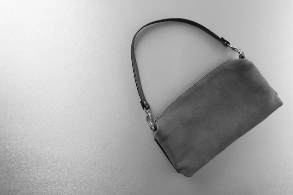 Sac à main femme sur gris — Photo