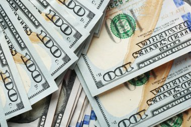 Yüz dolar nakit şeklinde fan 