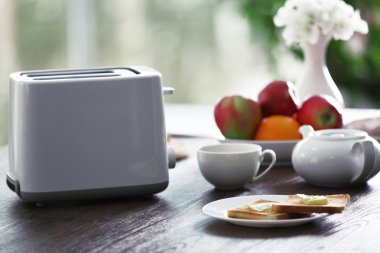 Tablo için kahvaltı tost ve meyve, yakın çekim