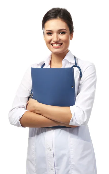 Médico sorridente segurando uma pasta — Fotografia de Stock