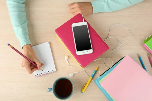 Woman doing paperwork — Stock Photo, Image