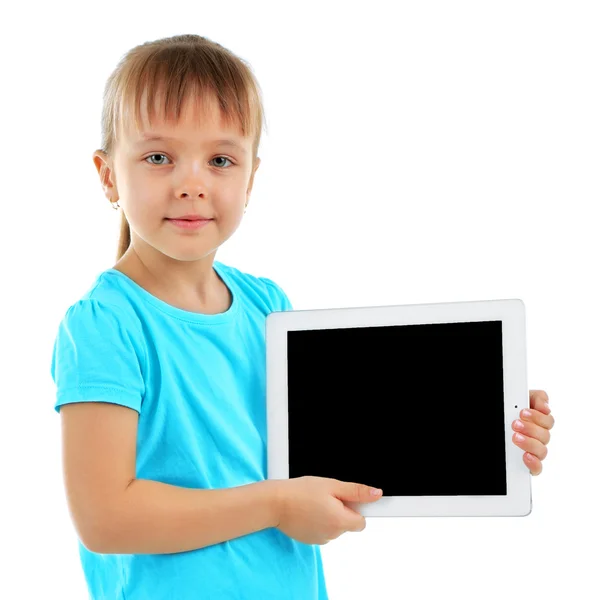 Vacker liten flicka med digitala tablett — Stockfoto