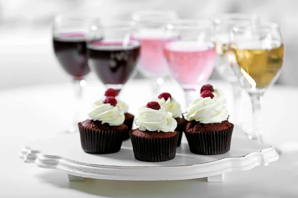 Degustazione di cupcake al vino e cioccolato, primo piano — Foto Stock