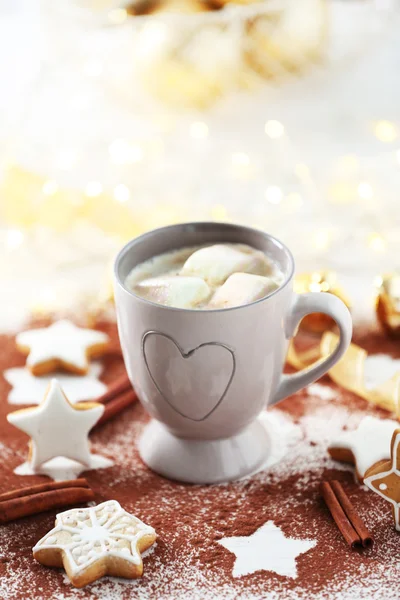 Belle composition avec tasse de cacao et biscuits de Noël — Photo