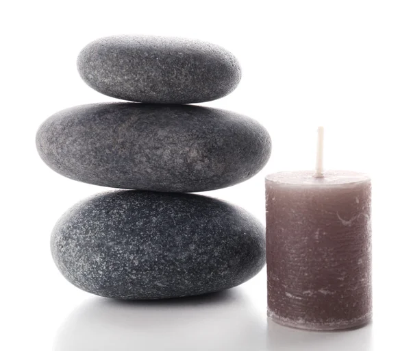 香味蜡烛与孤立的白色背景上的鹅卵石 — 图库照片