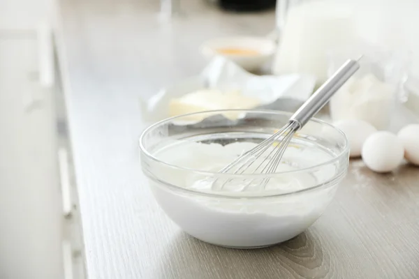 Cooking buttery cream on kitchen — Stock Photo, Image
