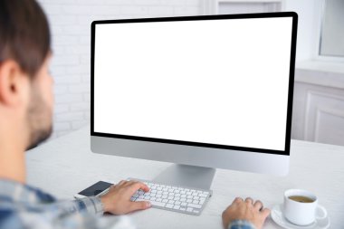 işadamı onun bilgisayar ile çalışma