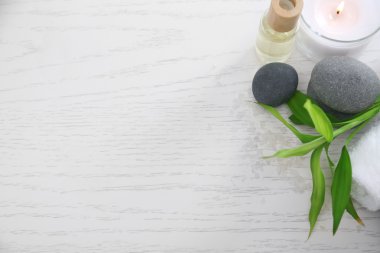 Kaplıca tedavisi ahşap masa üzerinde güzel kompozisyon