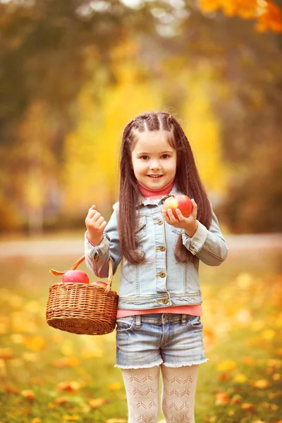 Beautiful little girl with apples — Stock Photo, Image