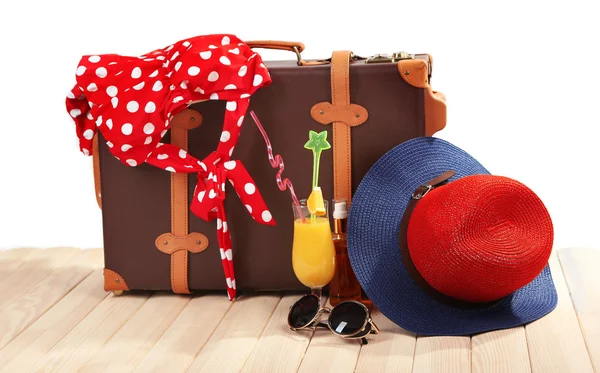 Valise com itens de verão — Fotografia de Stock