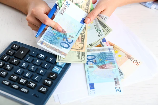 Boekhoudkundige concept. Analyseren van Financiën verslag — Stockfoto