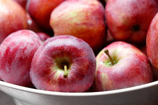 Fond de pommes juteuses mûres, gros plan — Photo