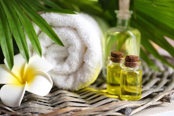 Etherische olie voor aromatherapie, close-up — Stockfoto