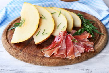 Parma ham ahşap tablo, closeup prosciutto ile kavun
