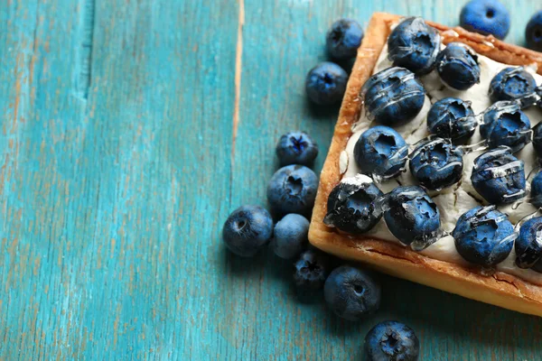 Gastronomische verse bosbessen taart op tafel — Stockfoto