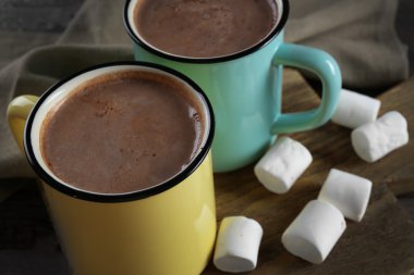 Lezzetli kakao metal eski moda kupalar