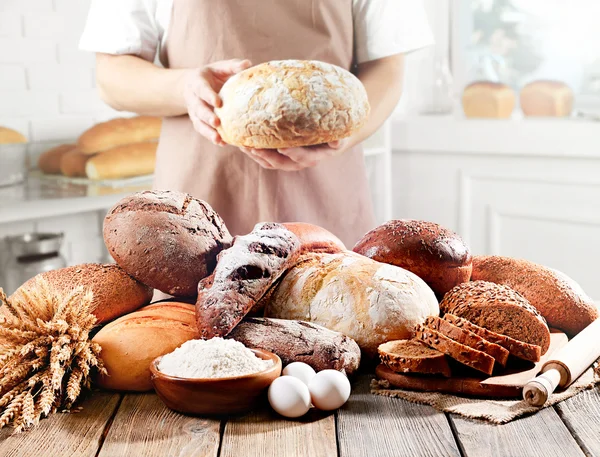 Fresh bread in bakehouse — Stock Photo, Image