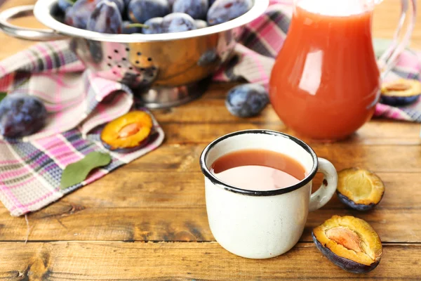 Plum Juice in jar and mug with fresh fruits — Stock Photo, Image