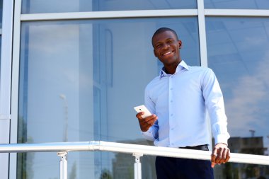 yakışıklı Afrikalı-Amerikalı işadamı 