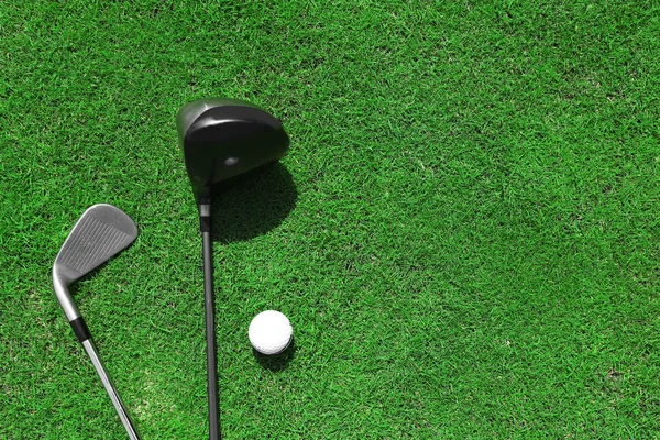 Golfschläger und Ball — Stockfoto