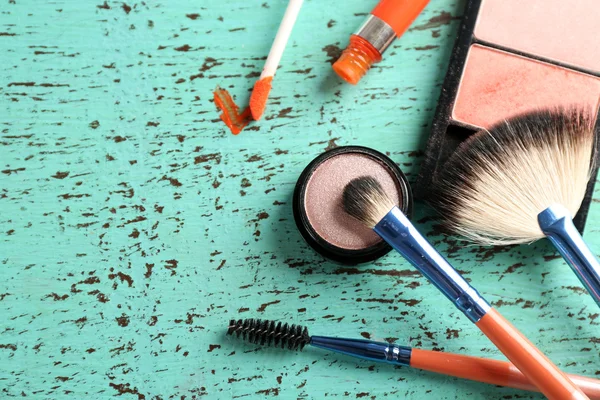 Set de maquillage sur table — Photo