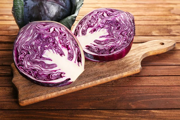 Red cabbage on wooden table — Stock Photo, Image