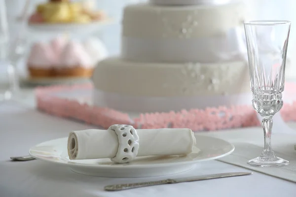 Свадебный слоистый торт — стоковое фото