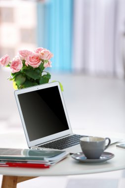 Evde rahat çalışma alanı  