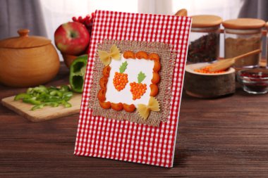 Tarif kitabı ve yemek pişirmek için malzemeler