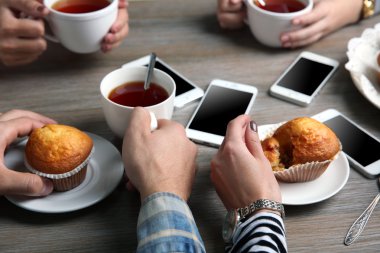 Akıllı telefonlar ile dört el