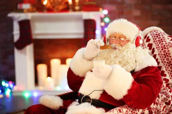 Santa Claus sitting with headphones — Stock Photo, Image