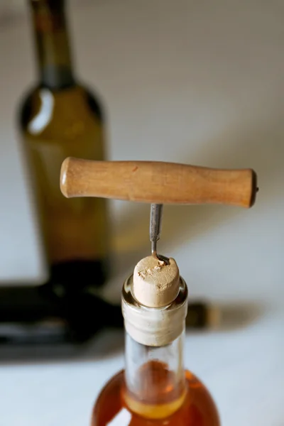 Opening fles wijn — Stockfoto