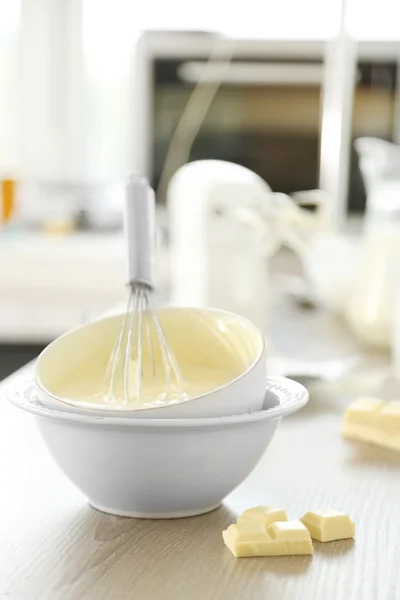 Cooking buttery cream on kitchen — Stock Photo, Image