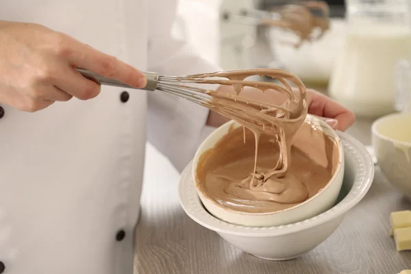 Matlagning choklad grädde — Stockfoto