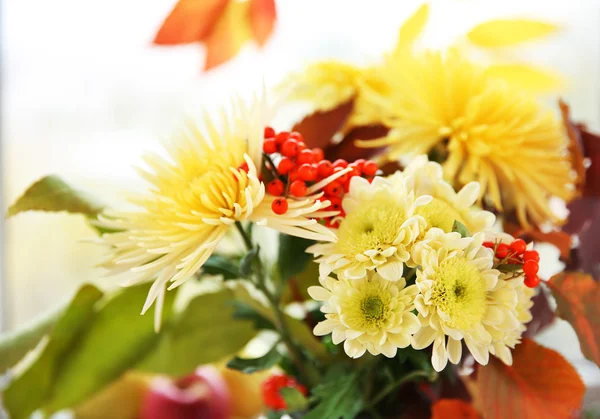 Herfst boeket met chrysanten bloemen — Stockfoto