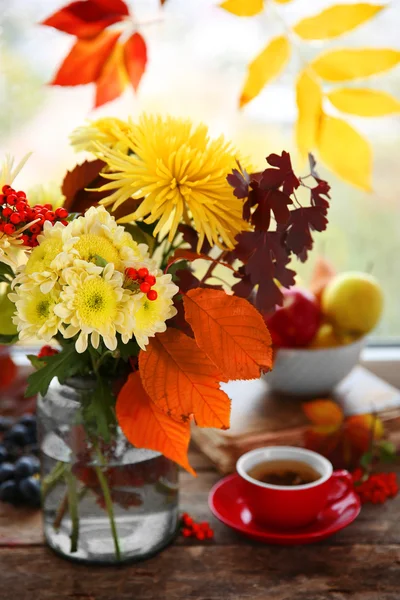 Herfst boeket met chrysanten bloemen — Stockfoto