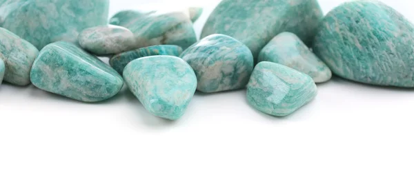 Gramada de amazonite izolate pe alb — Fotografie, imagine de stoc