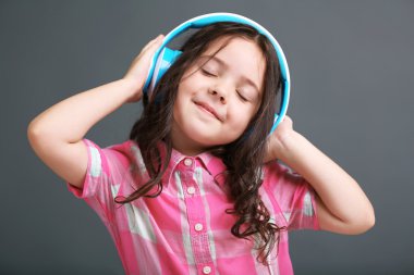 Güzel küçük kız. 