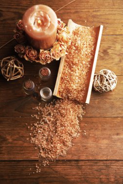 Güzel sakin ol mum ile kompozisyon