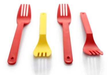 Tek kullanımlık renkli çatal