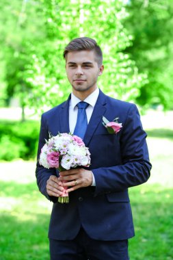 Damat Düğün buketi holding  