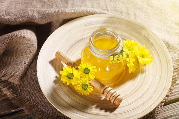 Honig, Löffel und Waben — Stockfoto