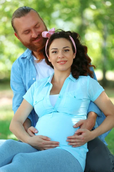 Gelukkige momenten in wachten de geboorte baby — Stockfoto