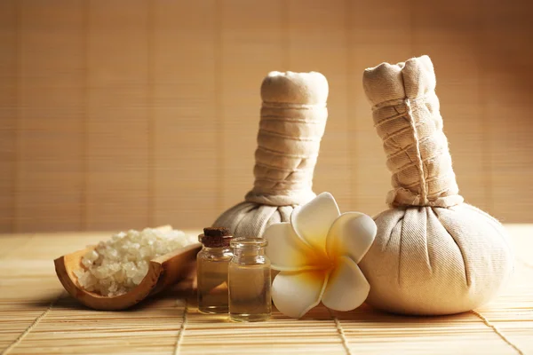 Set spa con bolas de masaje — Foto de Stock