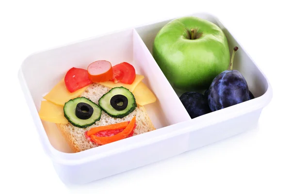 Matlåda med kreativa smörgås och frukt isolerad på vit bakgrund — Stockfoto