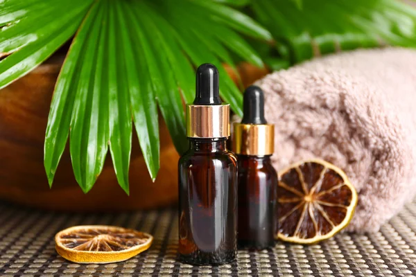 Ätherisches Öl für die Aromatherapie — Stockfoto