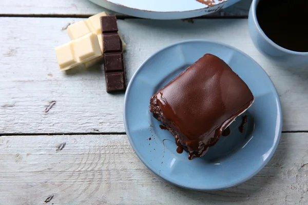 Pyszny Piernik czekoladowy na talerzu — Zdjęcie stockowe