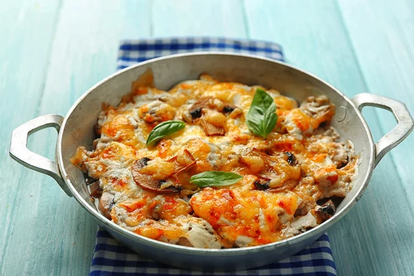 Roasted mushrooms, chicken and cheese gratin in pan, on wooden background — Stock Photo, Image