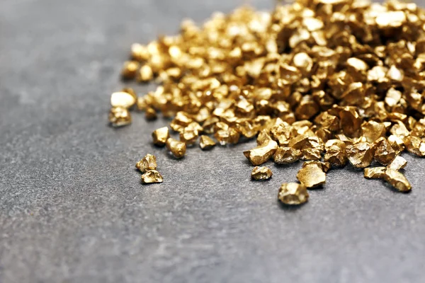 Pilha de grãos de pepita de ouro — Fotografia de Stock